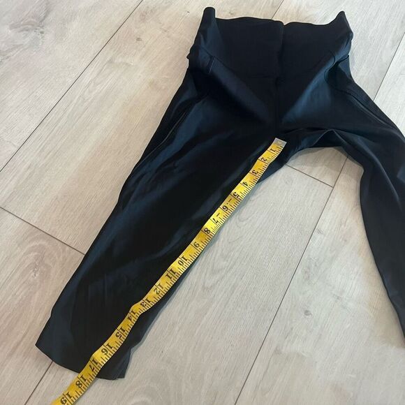 Lululemon women’s crop leggings size 4 - Picture 3 of 7